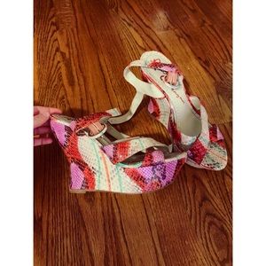 Alice and Olivia wedges